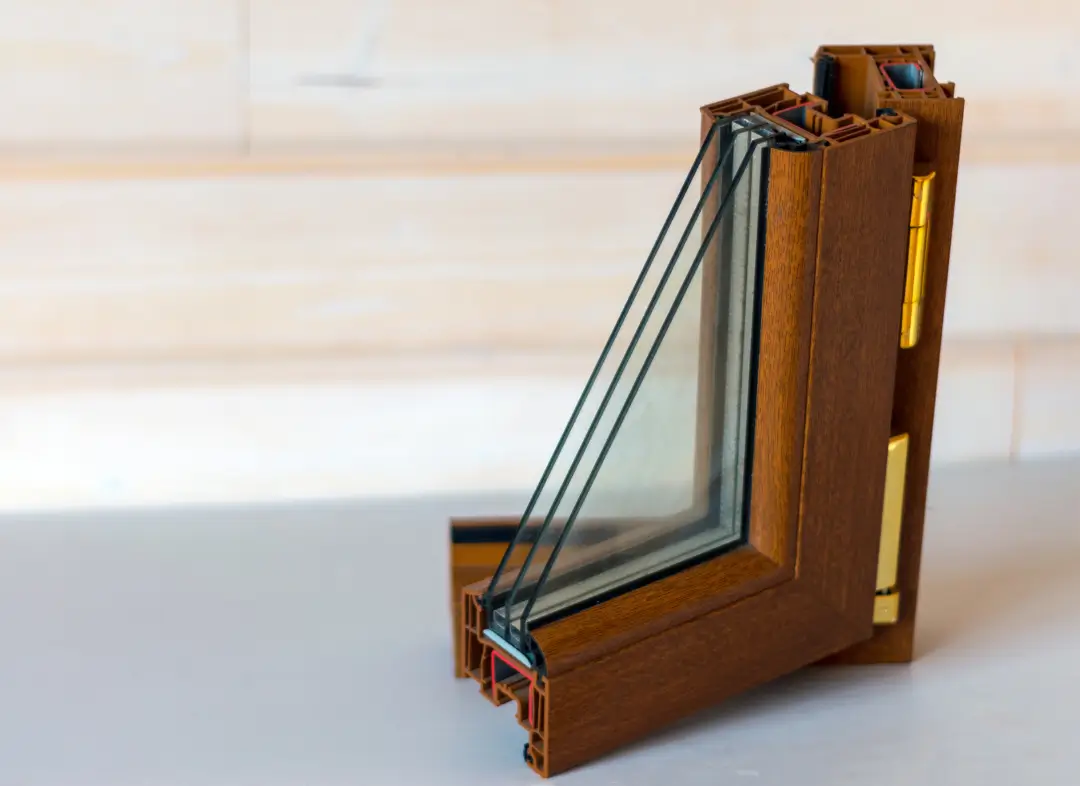 Installation de fenêtre en bois sur mesure Garons